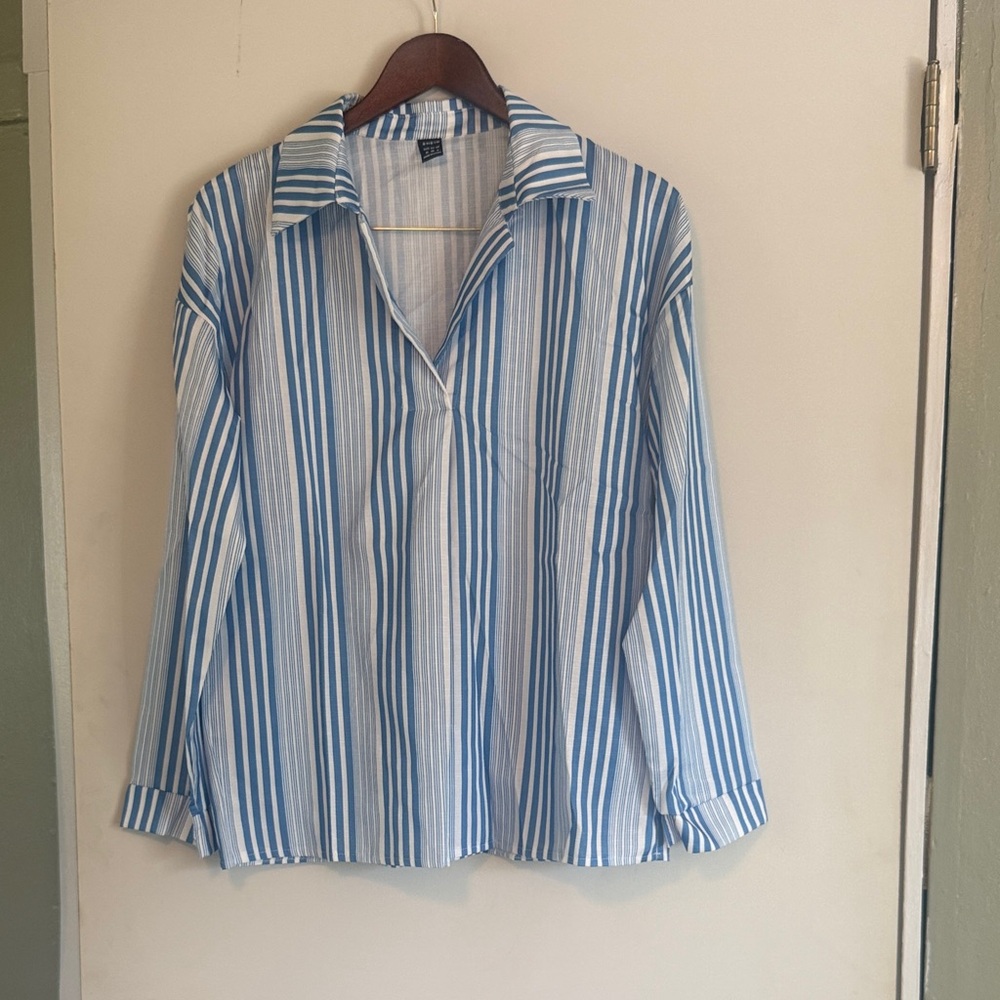 SHEIN Women’s Blue & White Striped V-neck Long Sleeve Blouse Sz M NWOT